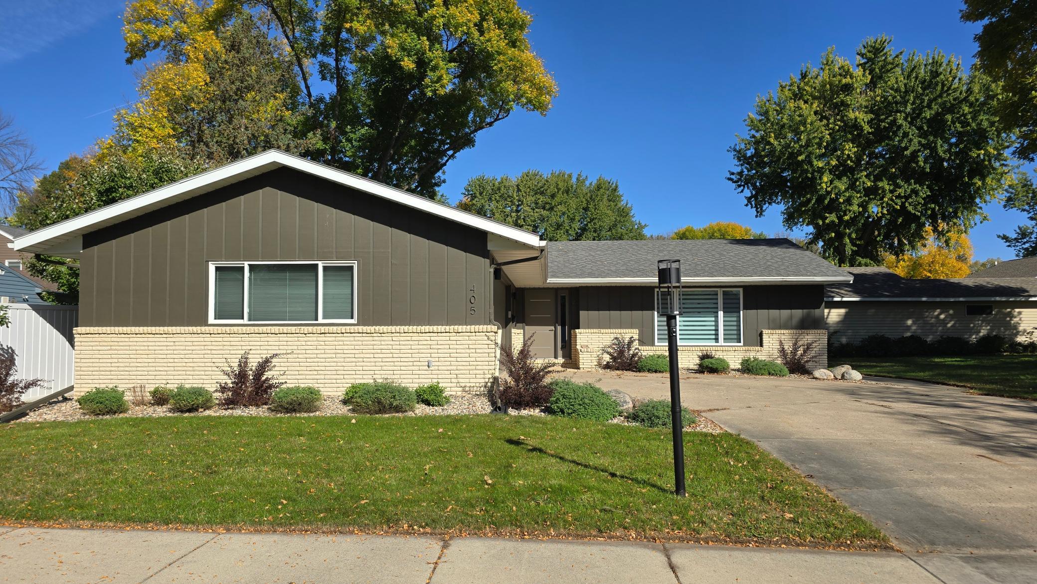 405 E Marshall Street, Marshall, MN 56258.jpg