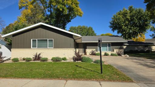 405 E Marshall Street, Marshall, MN 56258.jpg