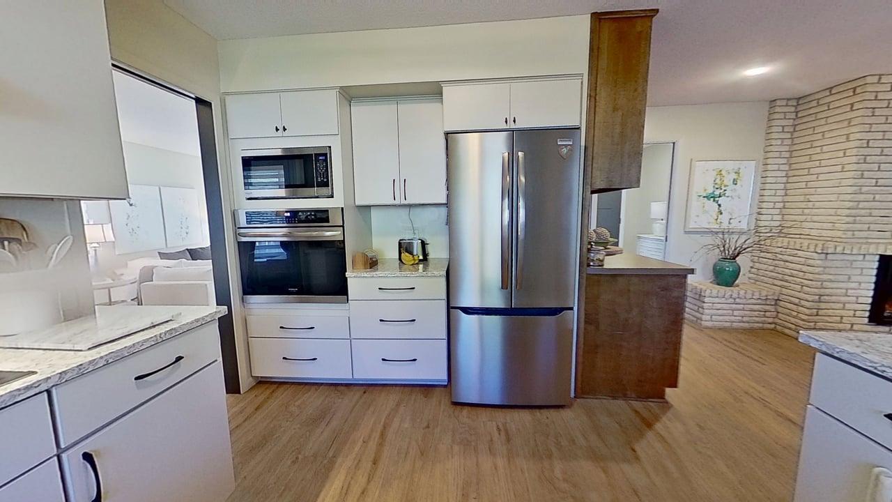 405-E-Marshall-St-Kitchen 5.jpg