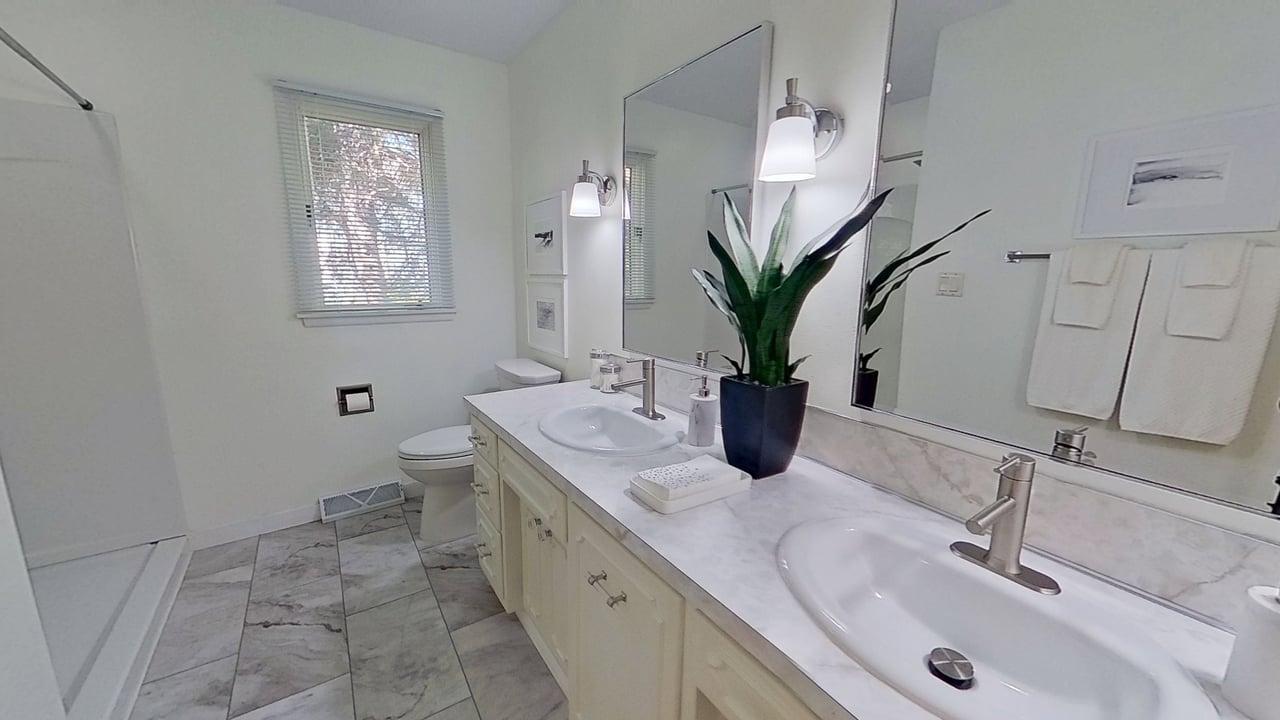405-E-Marshall-St-Hallway-Bathroom 1.jpg