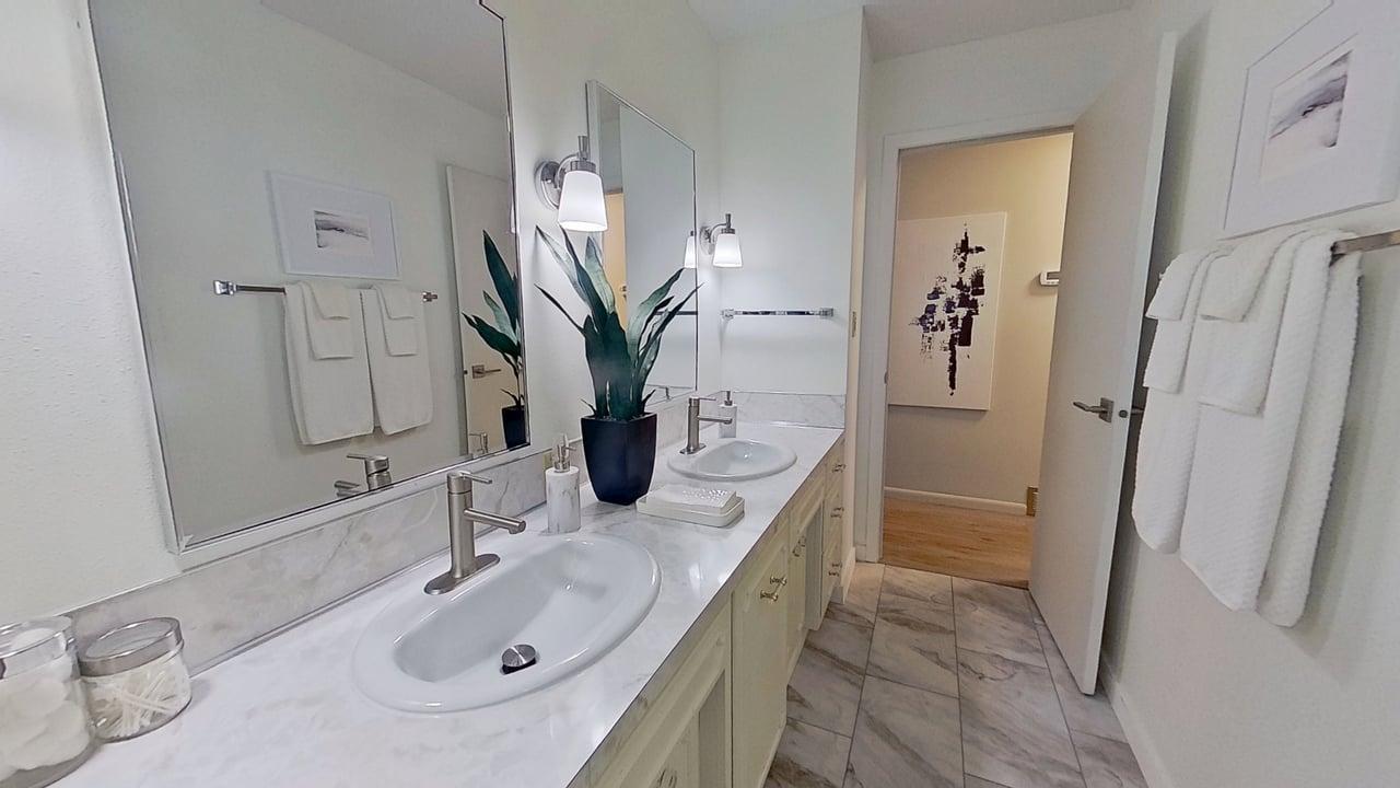 405-E-Marshall-St-Hallway-Bathroom.jpg