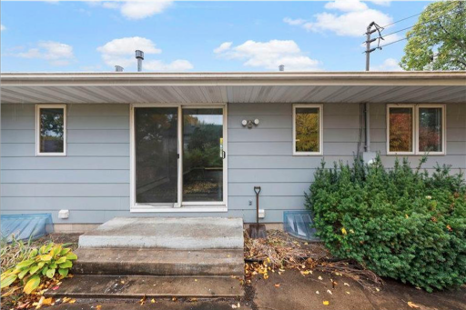8033 Georgia Avenue N, Brooklyn Park, MN 55445