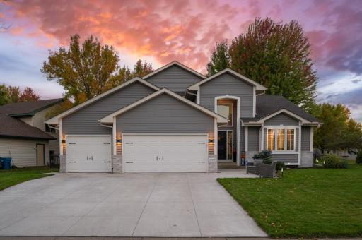 10007 Hidden Oaks Lane N, Champlin, MN 55316