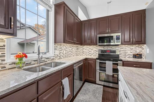 10007 Hidden Oaks Lane N, Champlin, MN 55316