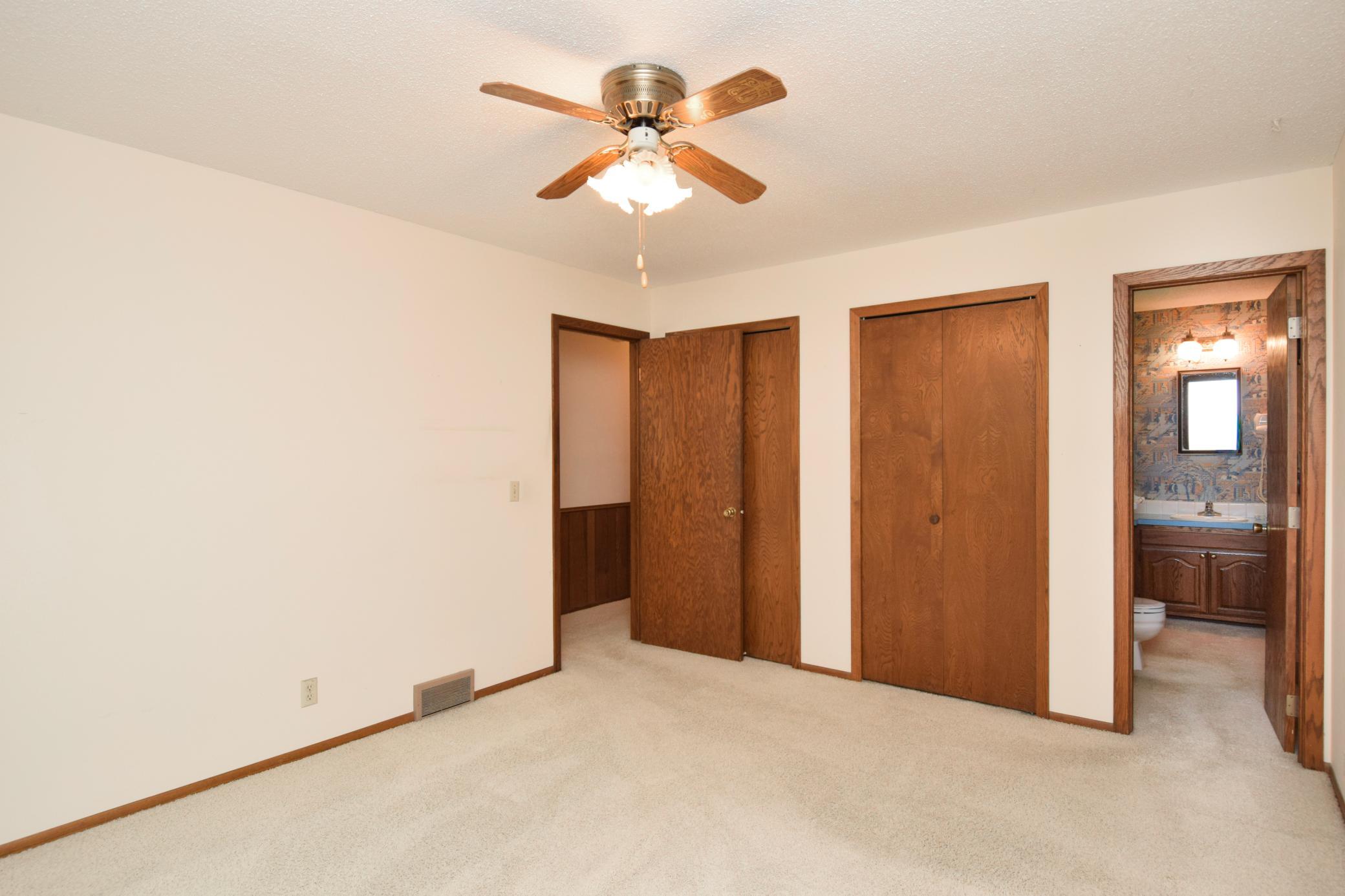 Primary Bedroom - Upper Level