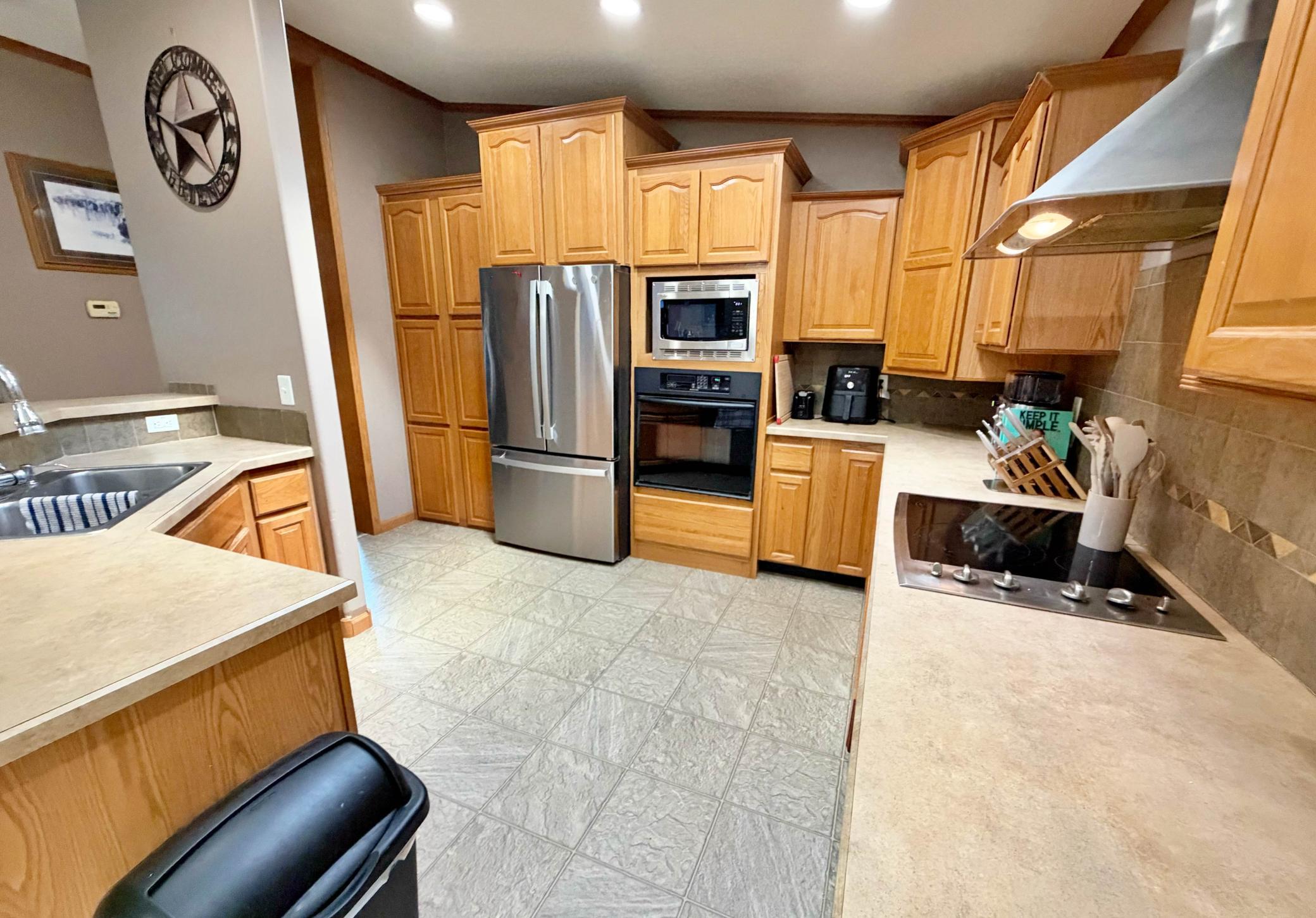 Kitchen 2.jpg