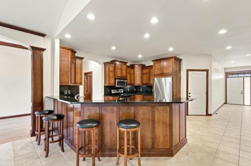 Kitchen with fabulous bar - stools included