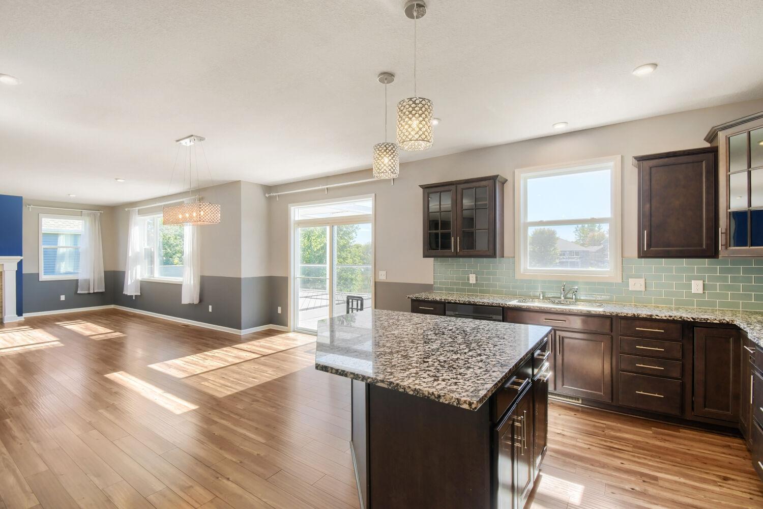 3406 129th Ave NE - Web Quality - 009 - 09 Kitchen.jpg