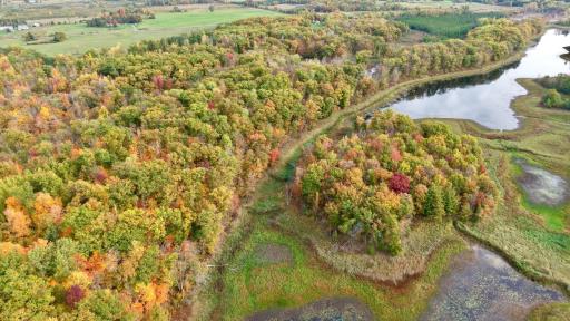 to this island in non drought years there is shoreline on both lakes
