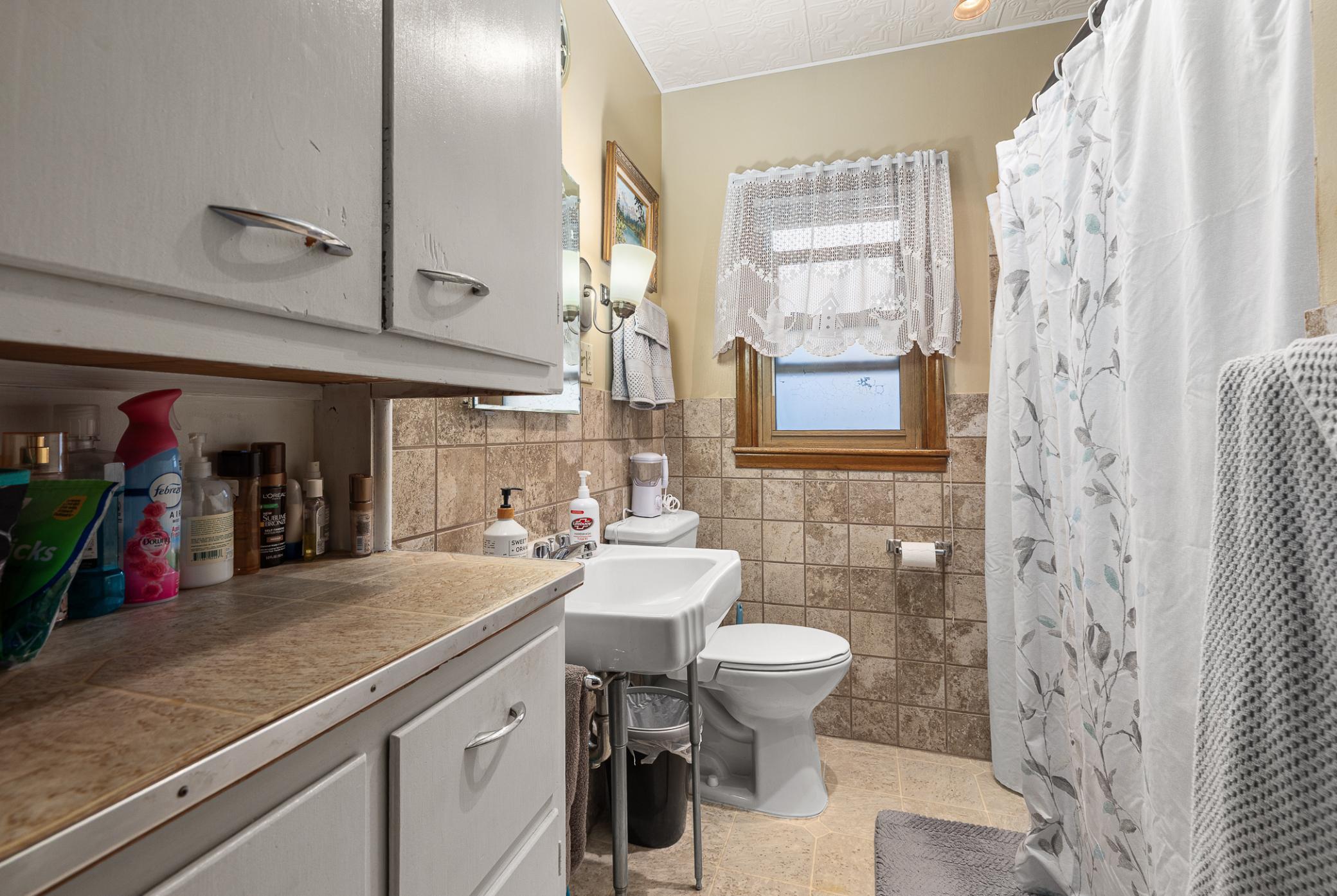 Main Floor Full Bath