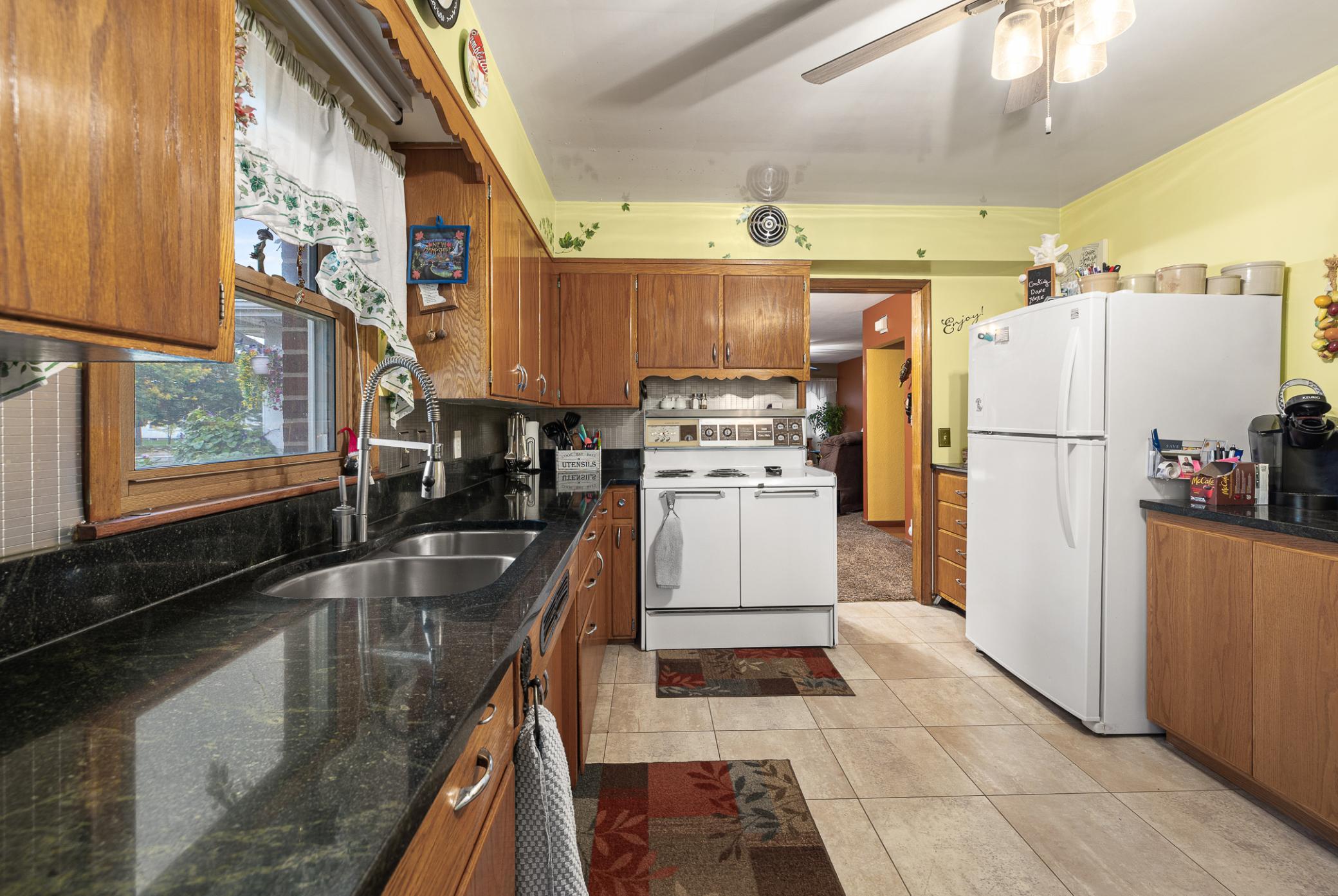 Solid surface counter tops