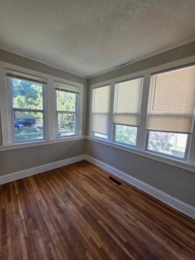 Sun/Bedroom on main level is considered a legal br for rentals