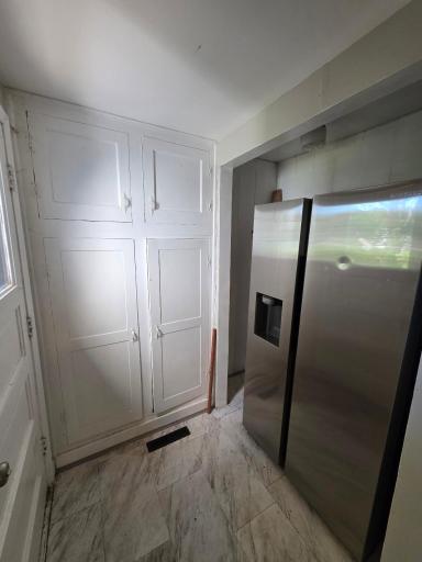 Lots of good condition original cabinets, SS fridge