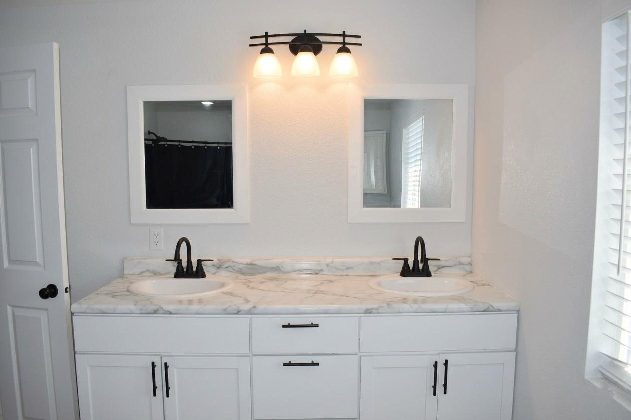 upstairs bathroom.jpg