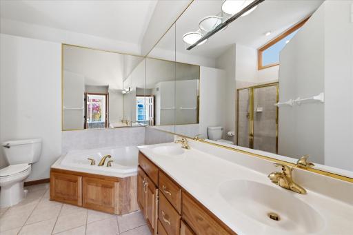1013 Hesli Hill Court, Shoreview, MN 55126
