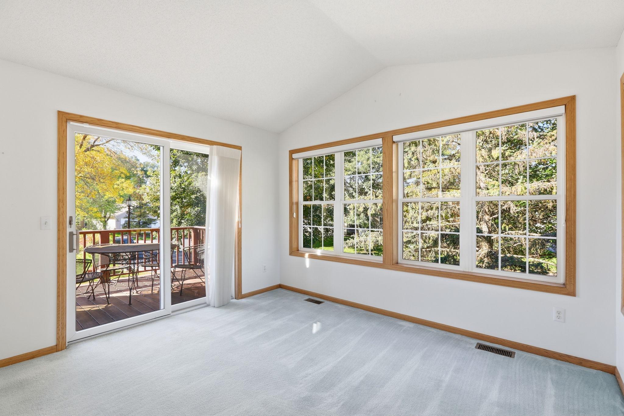 Nicely vaulted cozy sun porch.