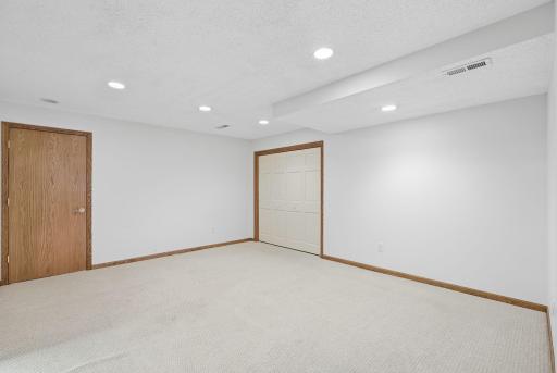 5758 Willow Lane N, Shoreview, MN 55126