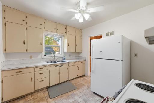 402 Emerson Avenue N, Raymond, MN 56282