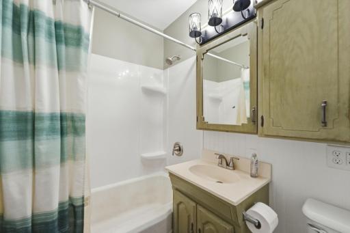 402 Emerson Avenue N, Raymond, MN 56282