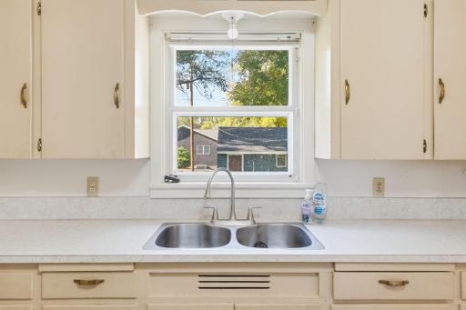402 Emerson Avenue N, Raymond, MN 56282