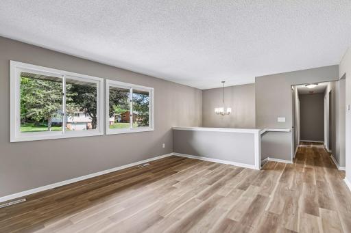 963 Marnie Street S, Maplewood, MN 55119