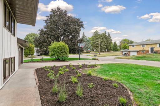 963 Marnie Street S, Maplewood, MN 55119