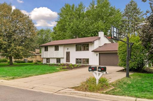 963 Marnie Street S, Maplewood, MN 55119
