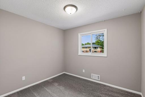 963 Marnie Street S, Maplewood, MN 55119