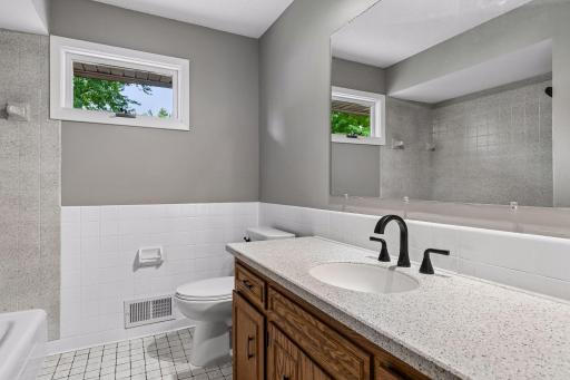 963 Marnie Street S, Maplewood, MN 55119