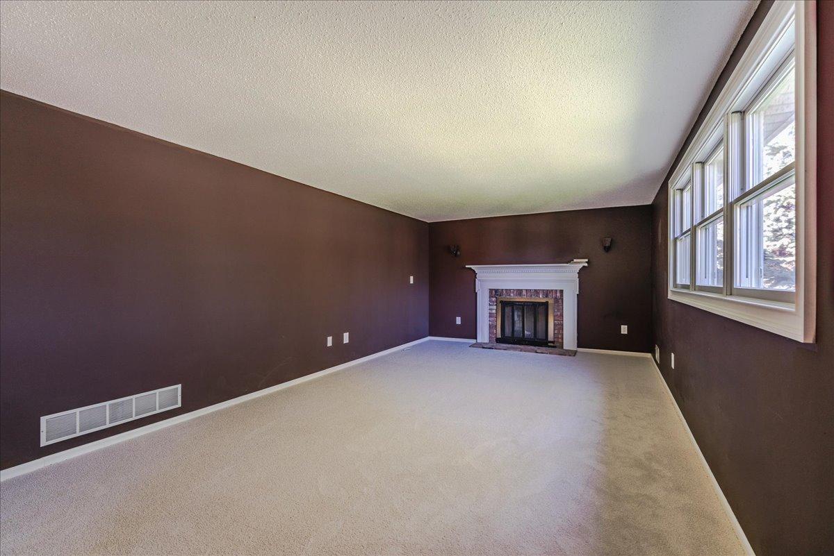 Primary Bedroom (2).jpg