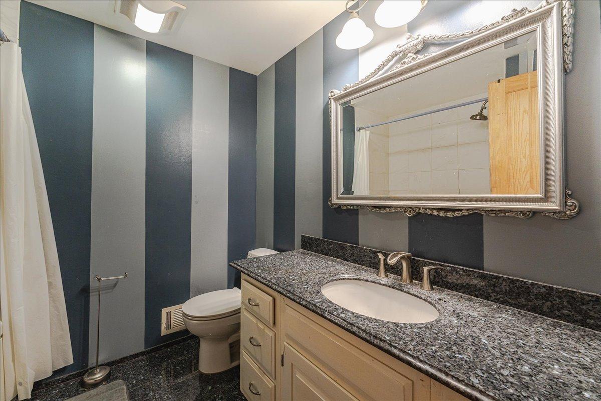 Main Bathroom.jpg