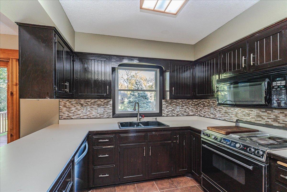 Kitchen (2).jpg