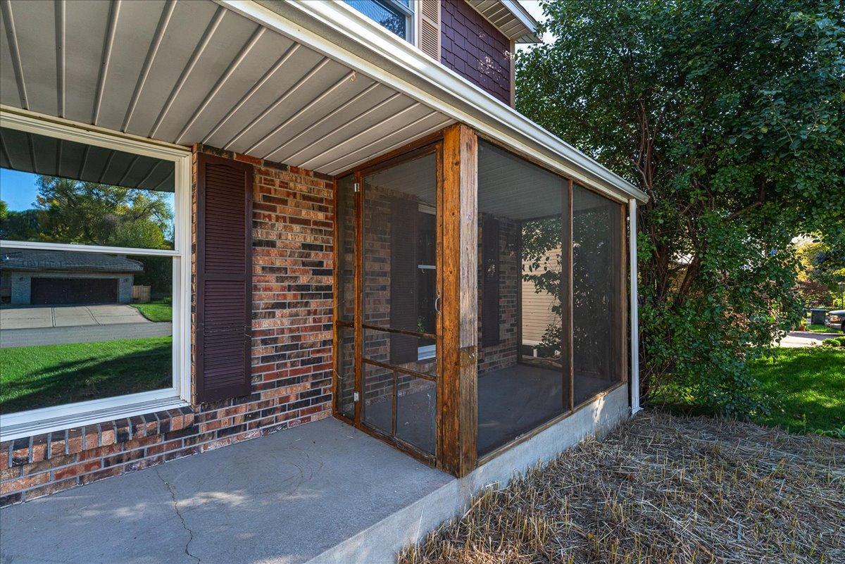 Front screened area.jpg