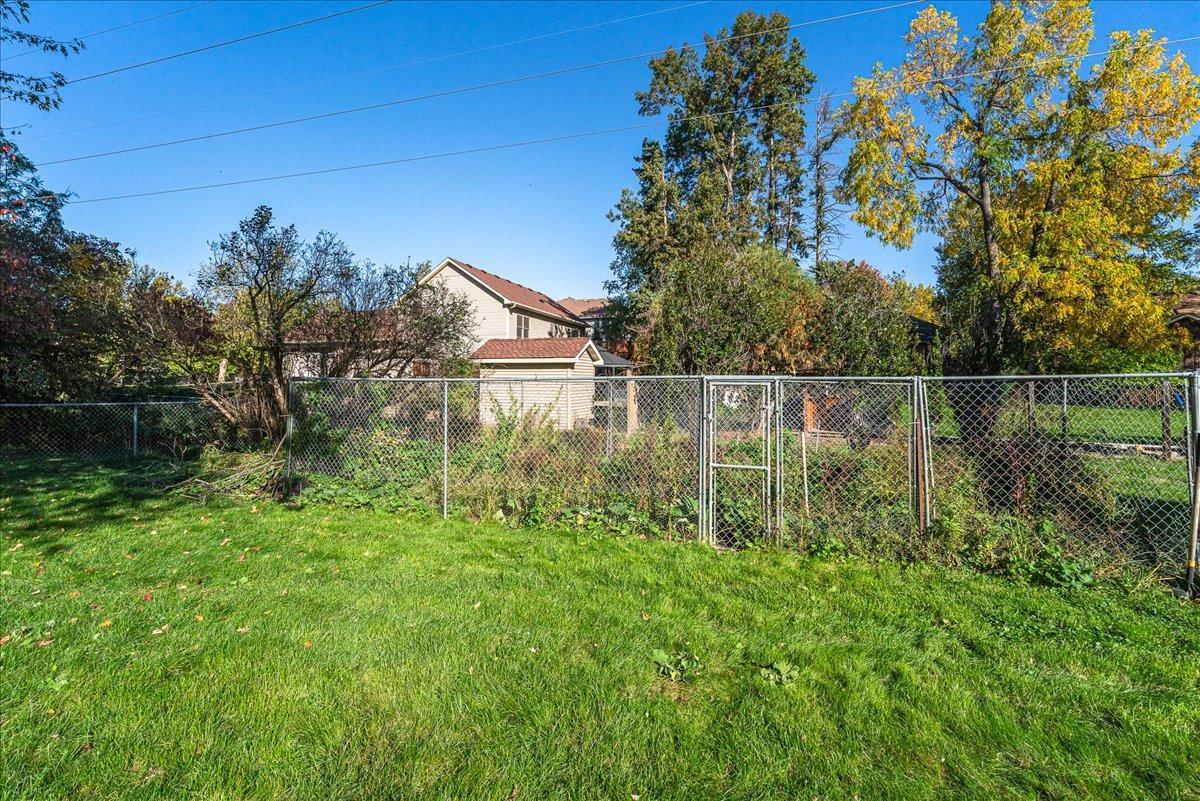 Fenced garden or dog run.jpg