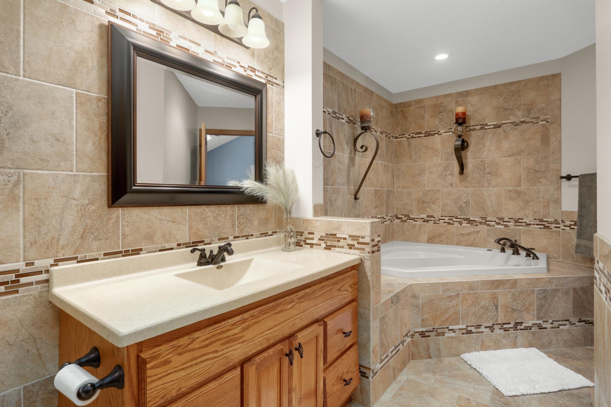 Upper level full bathroom with separate shower and tub