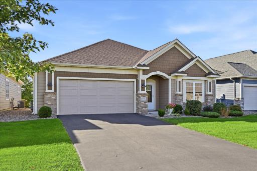 Beautifully maintained townhome offering exceptional finishes, spacious open-concept living, a peaceful tree-lined setting, and the ease of maintenance-free living!