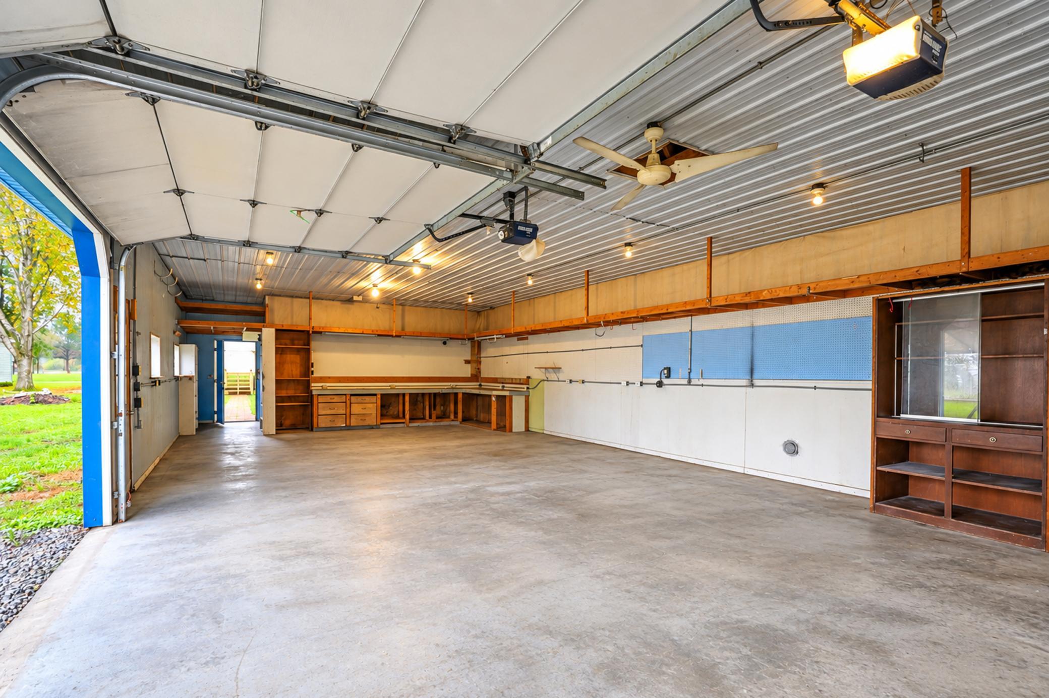 shed interior_02.jpg