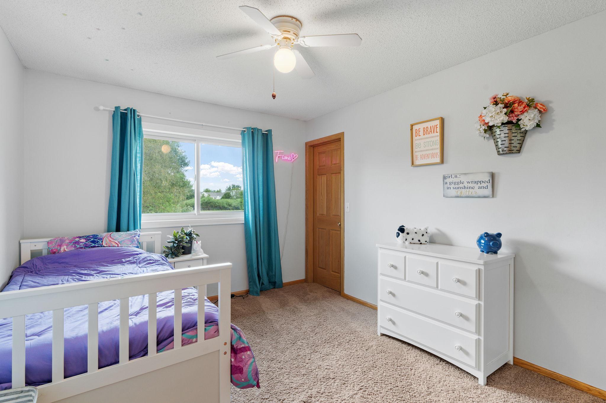 Bedroom 2 w/walk-in