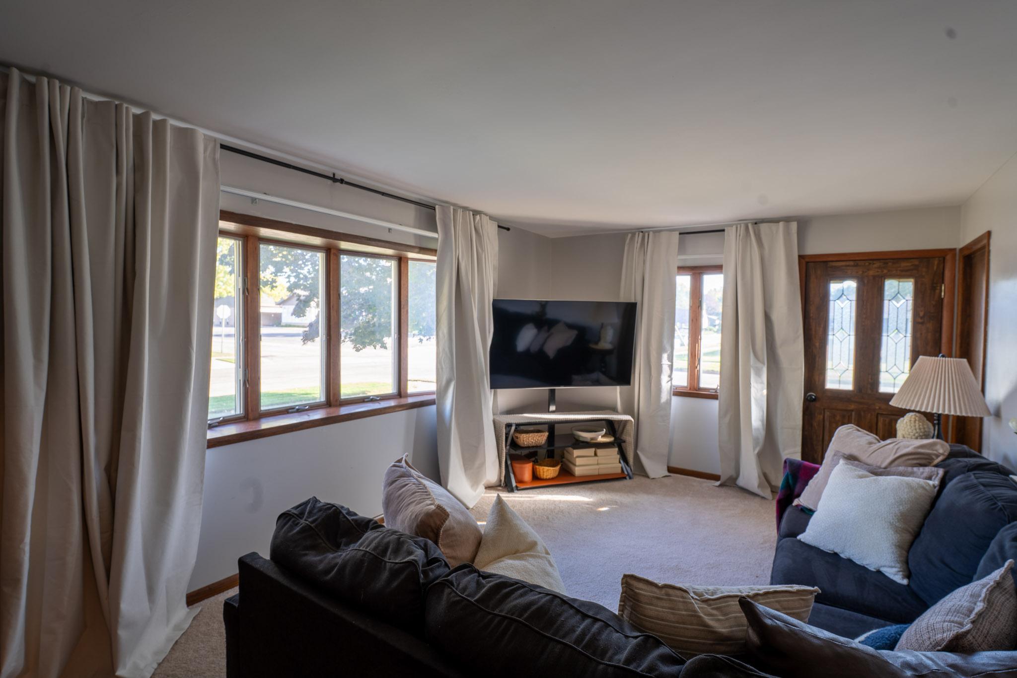 11_LivingRoom.jpg