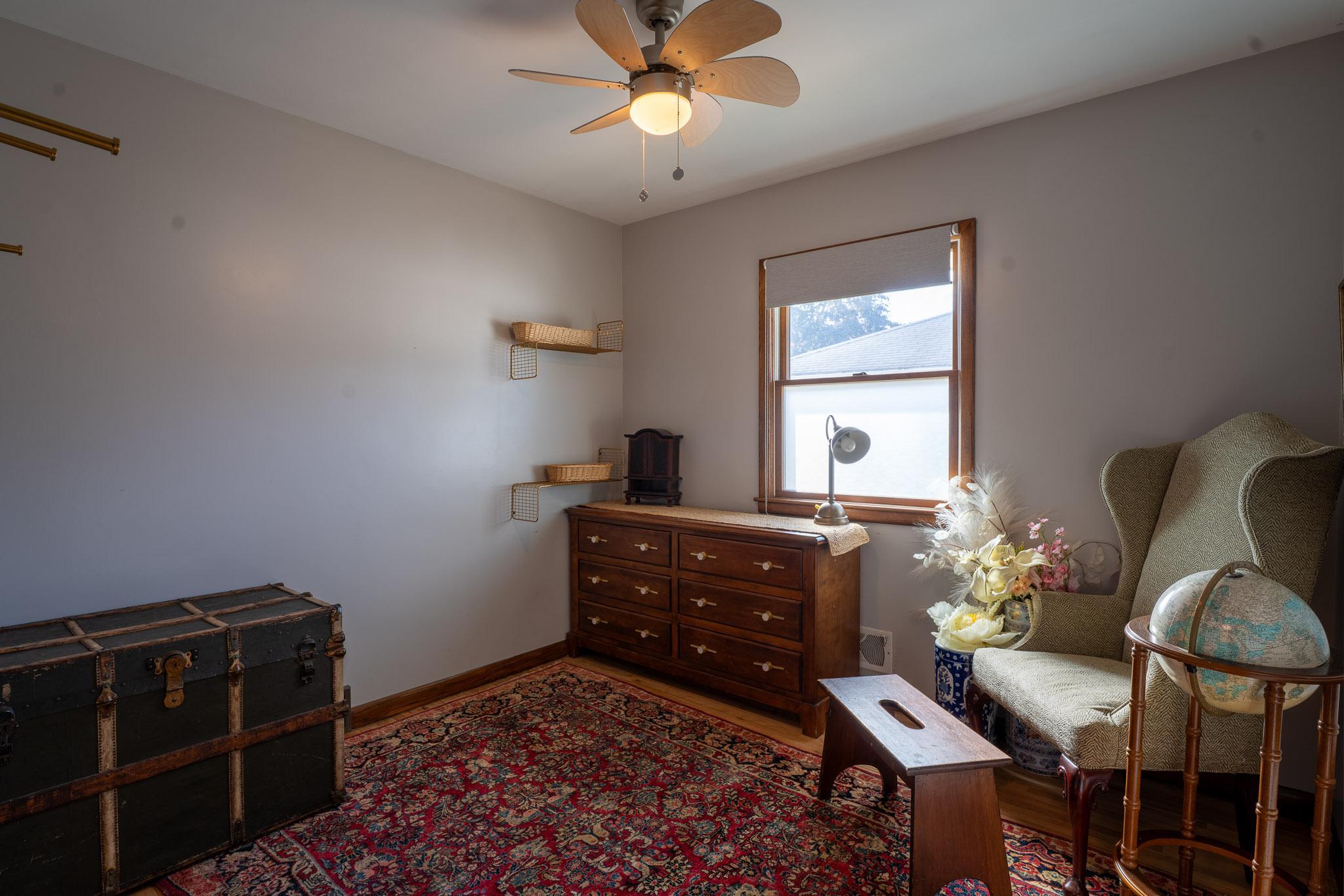 13_Bedroom.jpg
