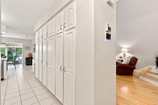 6287 Sequoia Circle, Eden Prairie, MN 55346