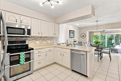 6287 Sequoia Circle, Eden Prairie, MN 55346
