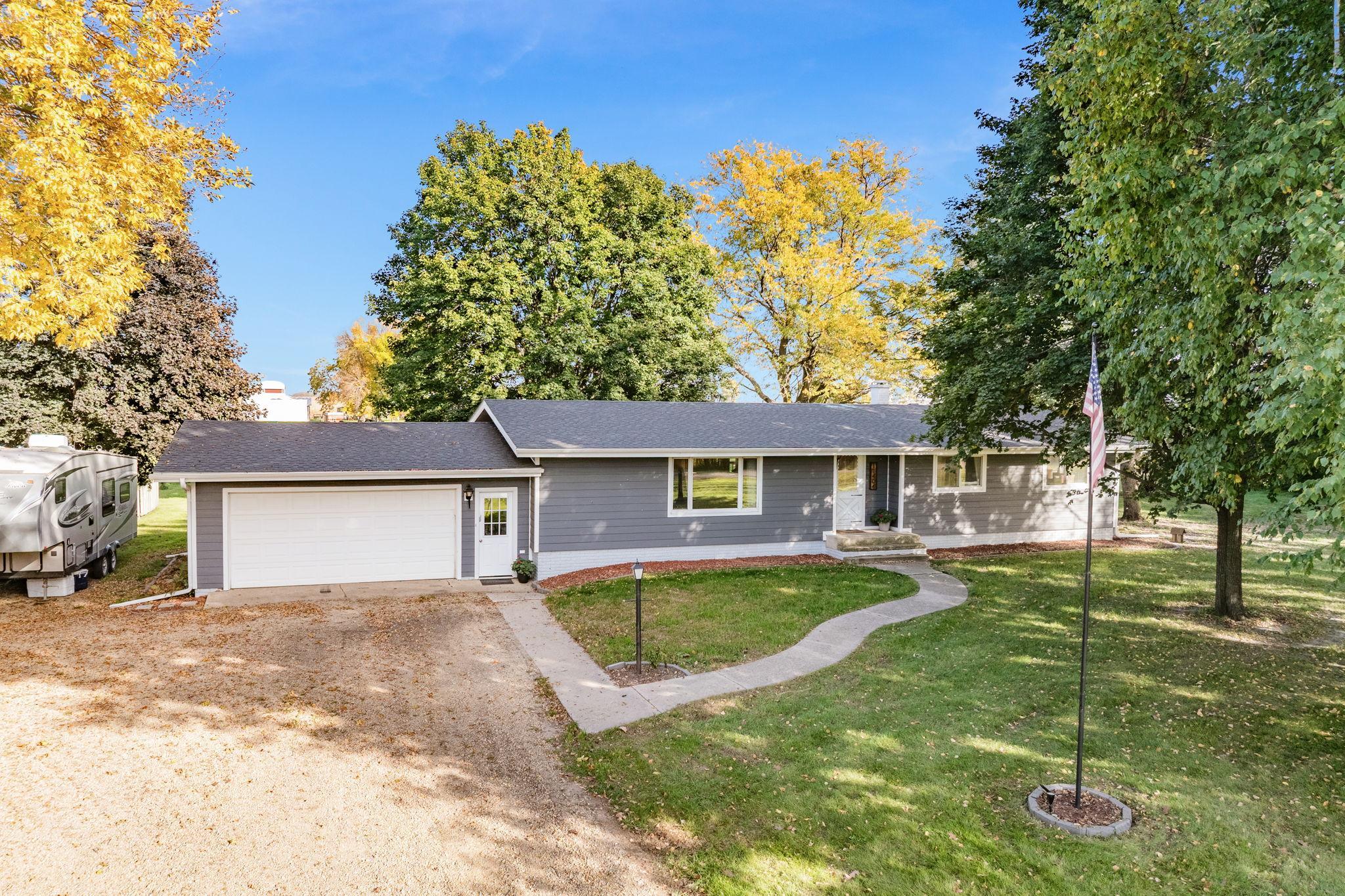 11404 330th Ave Blue Earth MN-01.jpg