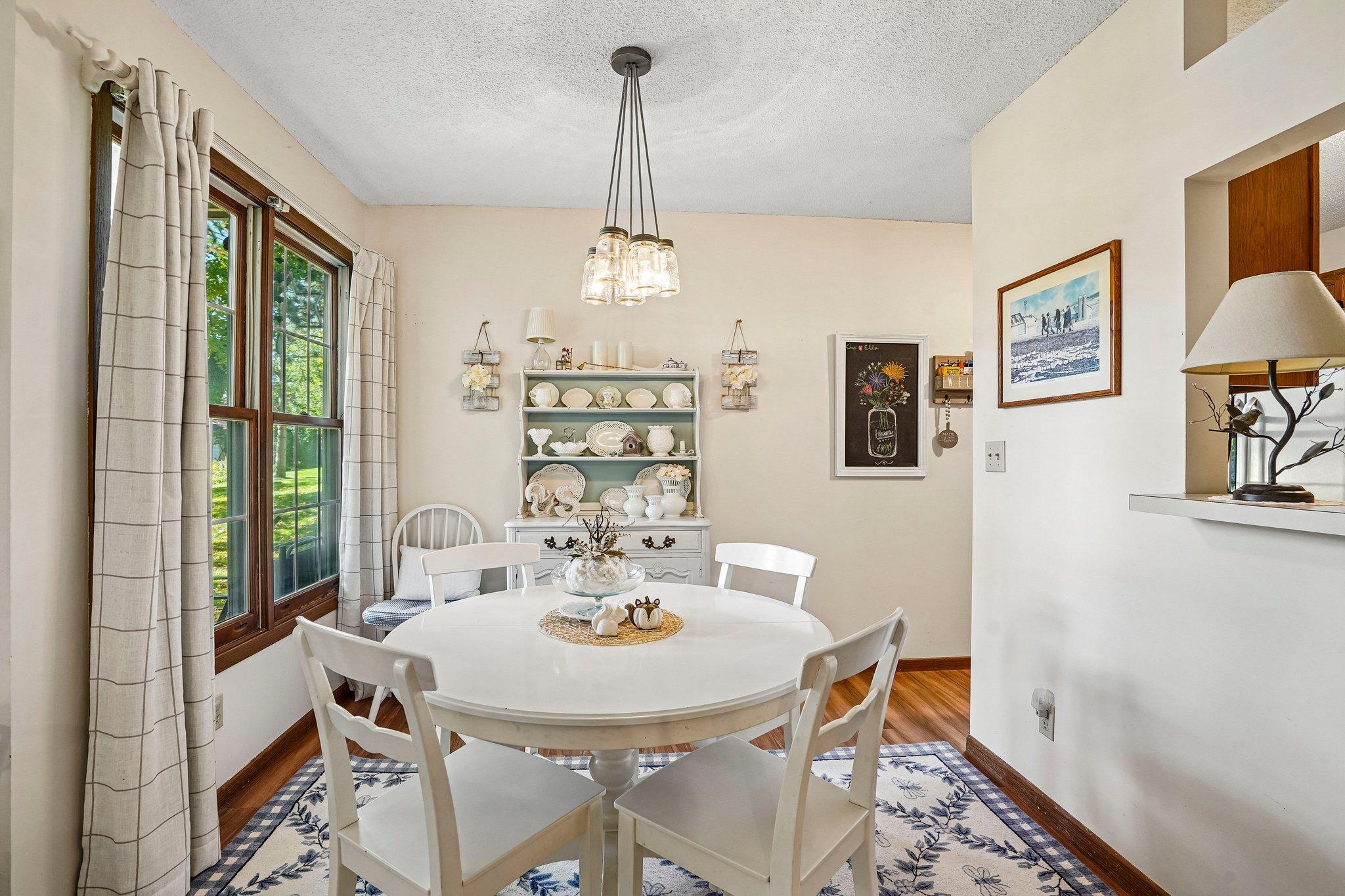 14-web-or-mls-W 110th St-S0810-014.jpg