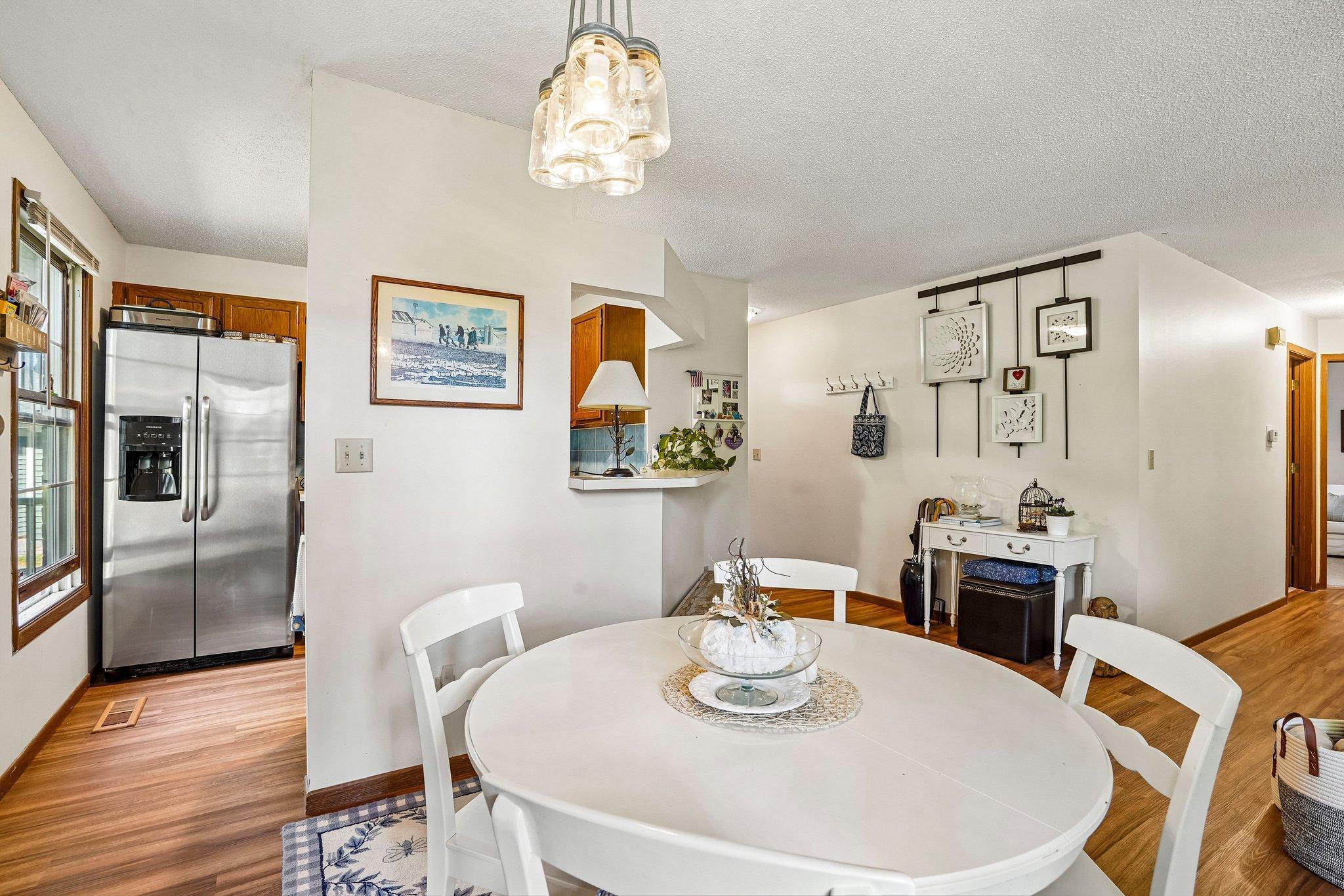 18-web-or-mls-W 110th St-S0810-018.jpg