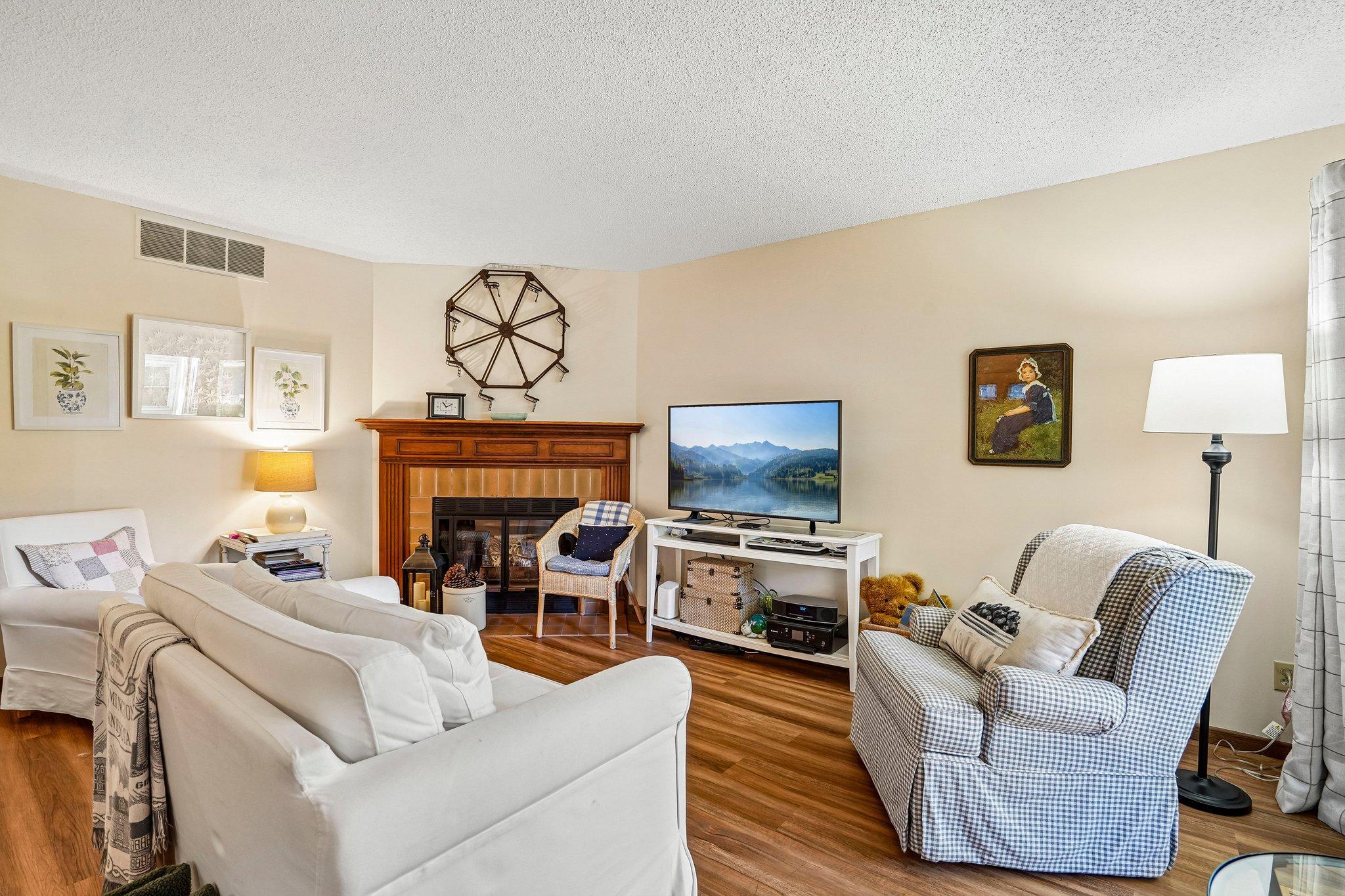 11-web-or-mls-W 110th St-S0810-011.jpg