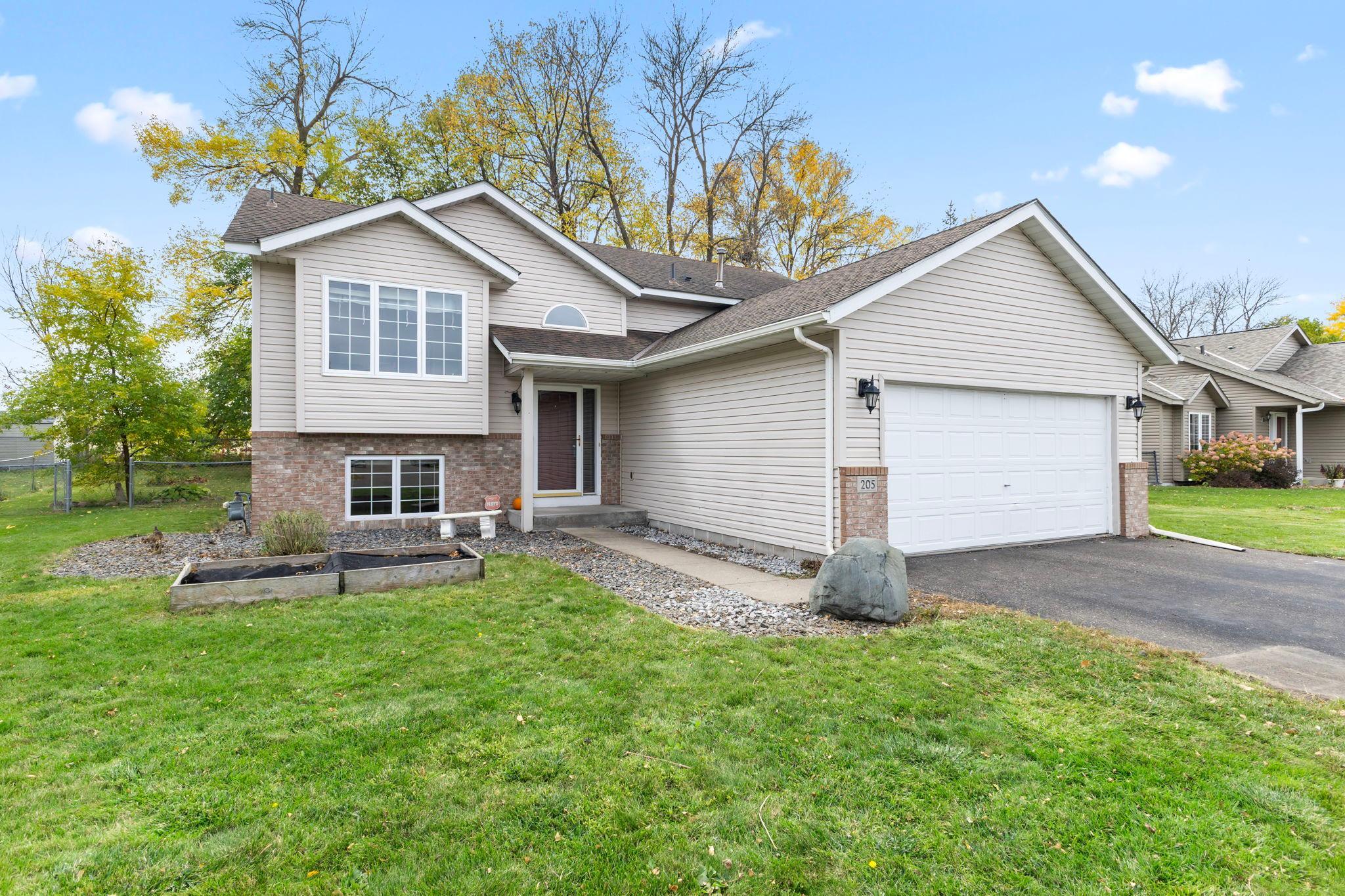 Vivid Spaces_205 Carissa Ln SW,_002.jpg