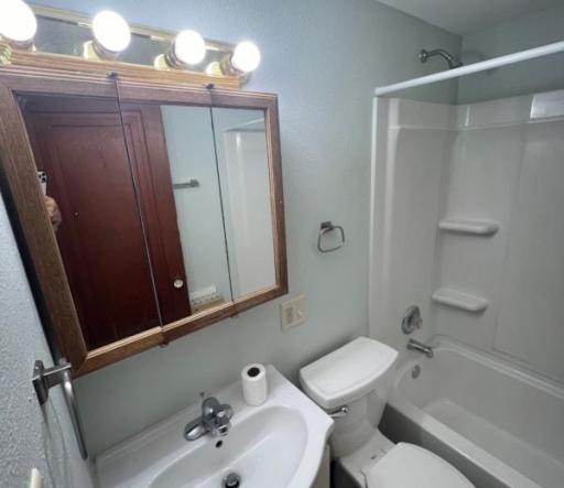 808 11th Street N, Moorhead, MN 56560