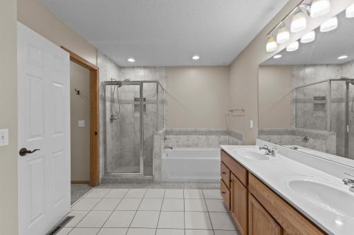7756 Buttercup Court, Chanhassen, MN 55317