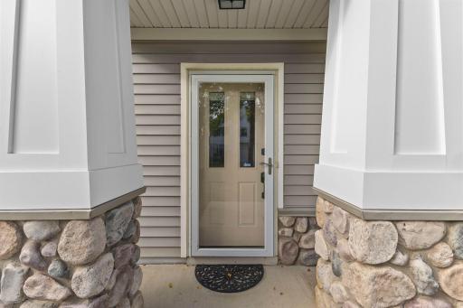 7756 Buttercup Court, Chanhassen, MN 55317